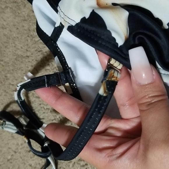 SOLD-Beautiful Lily Ruffle Off the Shoulder One Piece Swimsuit-L - Picture 3 of 7